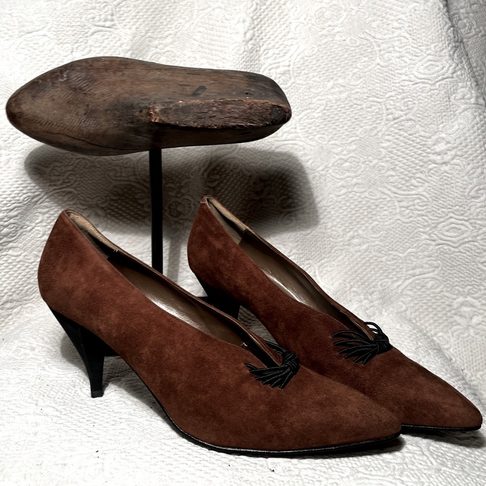 Bandolino vintage brown suede kitten heel pump VINTAGE RARE FIND